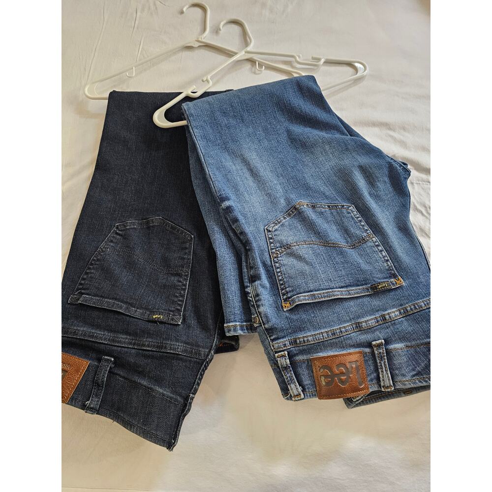 2 pairs of mens jeans size 34x30 Lee Extreme Motion